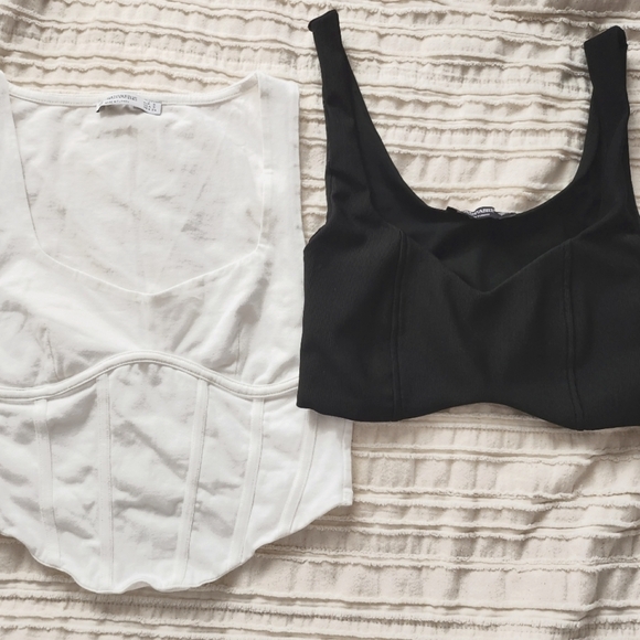 Stradivarius crop tops (2) white size Small, black size Medium - Picture 1 of 5
